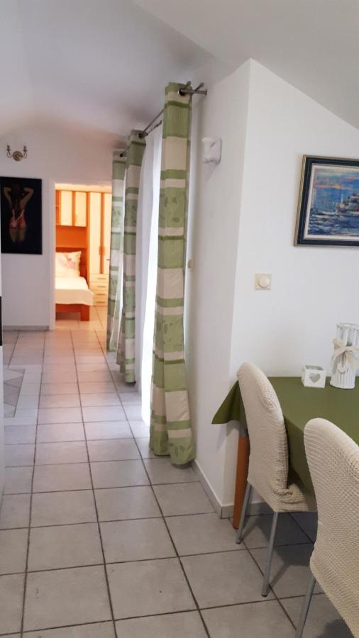 Apartmani Kalinic ビエラ 部屋 写真